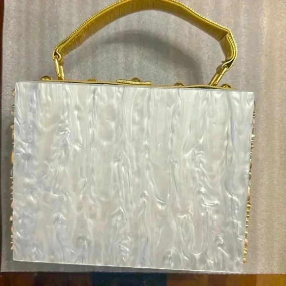 VERANO HILL ACRYLIC BOX HANDBAG
CLUTCH/SHOULDER/CROSSBODY
NEW - Picture 2 of 6